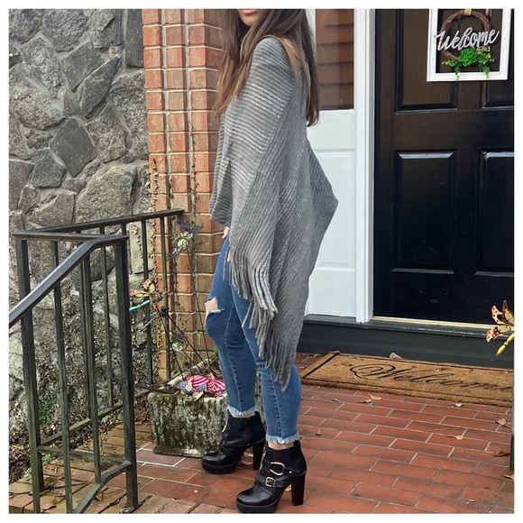 BOHO FABULOUS FRINGED PONCHOS - Picture 3 of 7